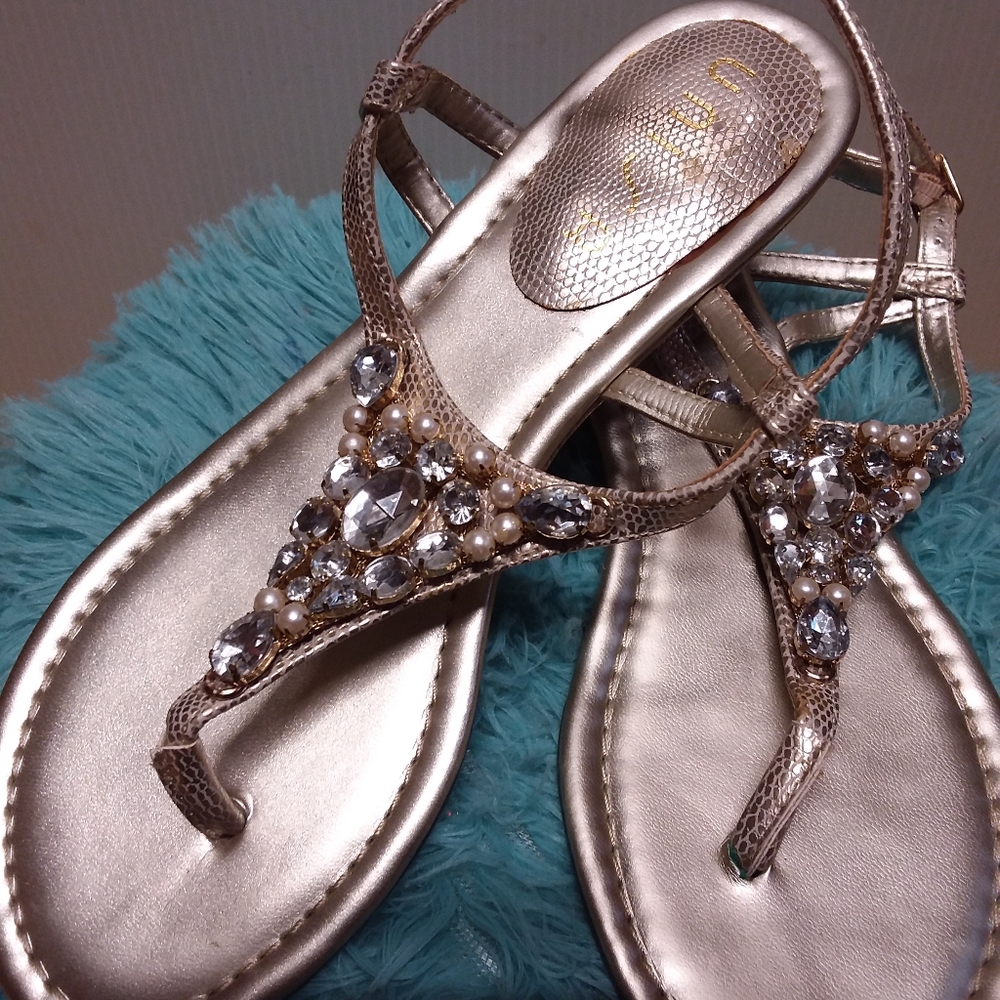 Women's Unisa rhinestone sandals gold/silver size 8